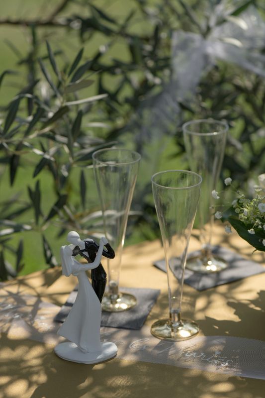 Kaketopp brudepar – dansende hvit/sort